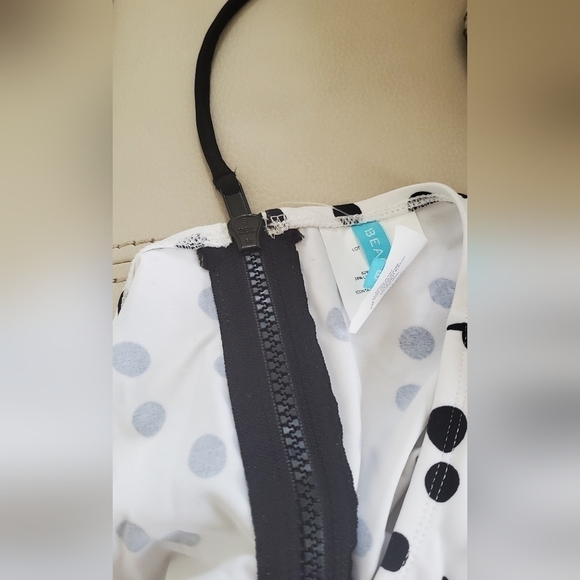 Polka Dot Sleeveless Crop Top. New 🌴 - Picture 7 of 7